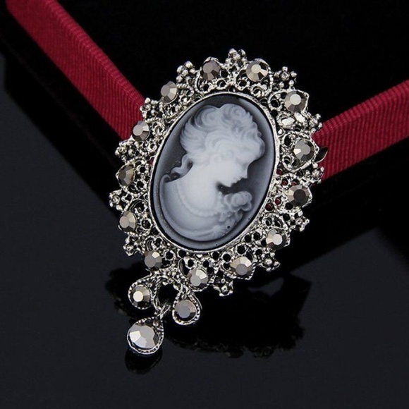 Fashion Jewelry Jewelry - Cameo Pearl Crystal Rhinestone Brooch Pin